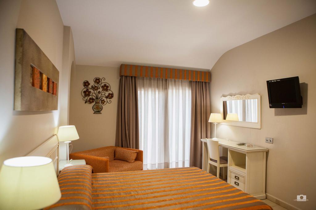 Granja de Rocamora Hotel Versalles מראה חיצוני תמונה